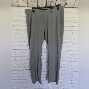 Under Armour Showdown Vented Pants 42/32 Gray